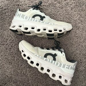 On cloudmonster size 8.5